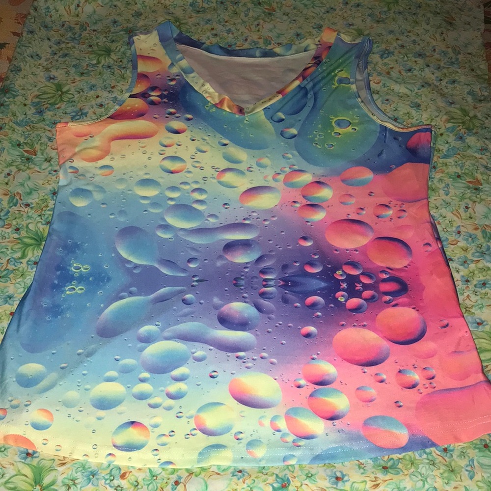 4/$10🌻🌻Really cute multi color tank